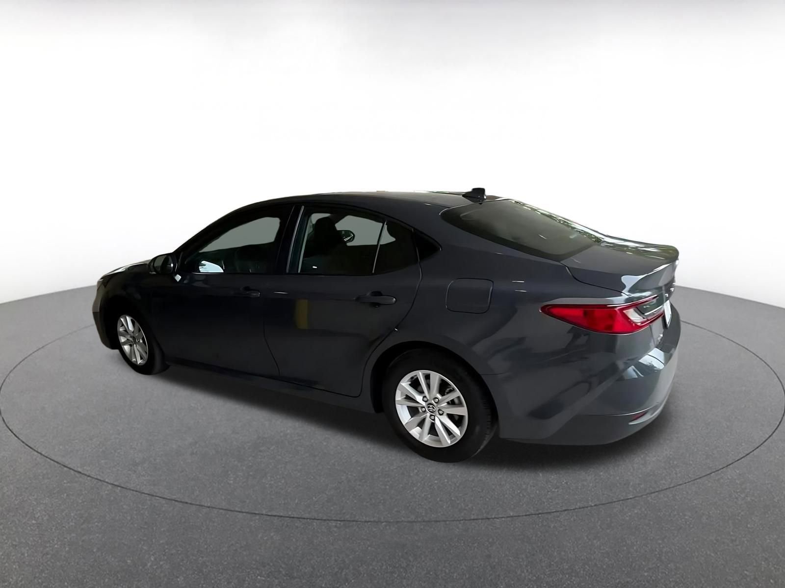 Used 2025 Toyota Camry LE image 9