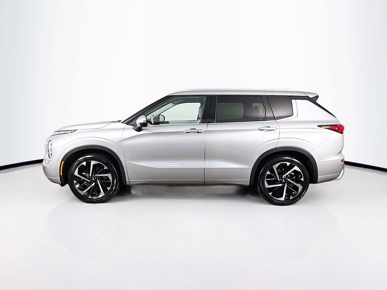 Used 2024 Mitsubishi Outlander SEL AWD/4WD image 8