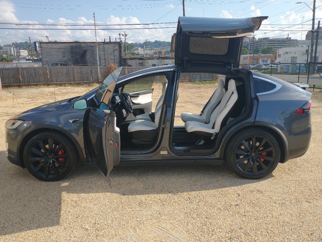 Used 2020 Tesla Model X Performance image 36