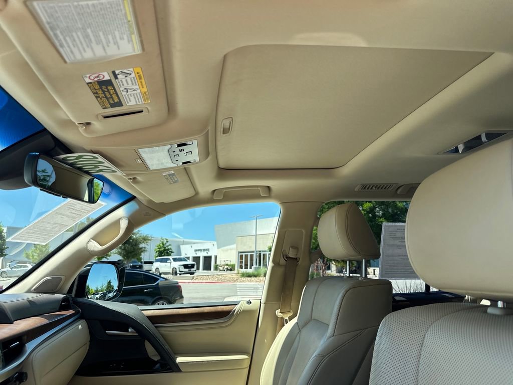 Used 2020 Lexus LX 570 4WD w/ Luxury Package image 28