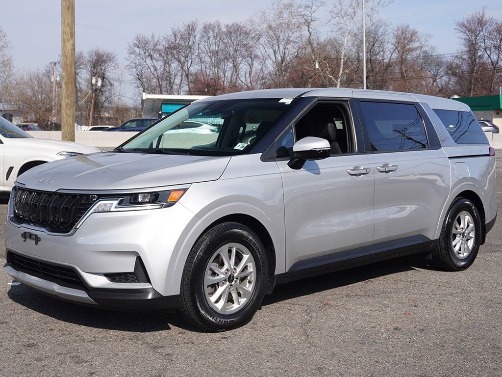 Used 2023 Kia Carnival LX image 9