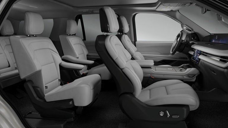 New 2026 Lincoln Navigator Reserve w/ Jet Appearance Package AWD/4WD image 26