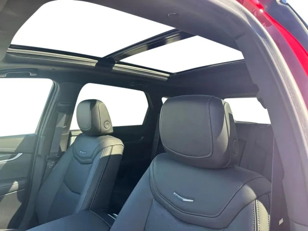 New 2026 Cadillac XT5 Premium Luxury w/ LPO, Red Accent Package AWD/4WD image 11