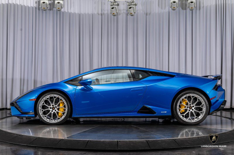 Used 2023 Lamborghini Huracan Tecnica image 10