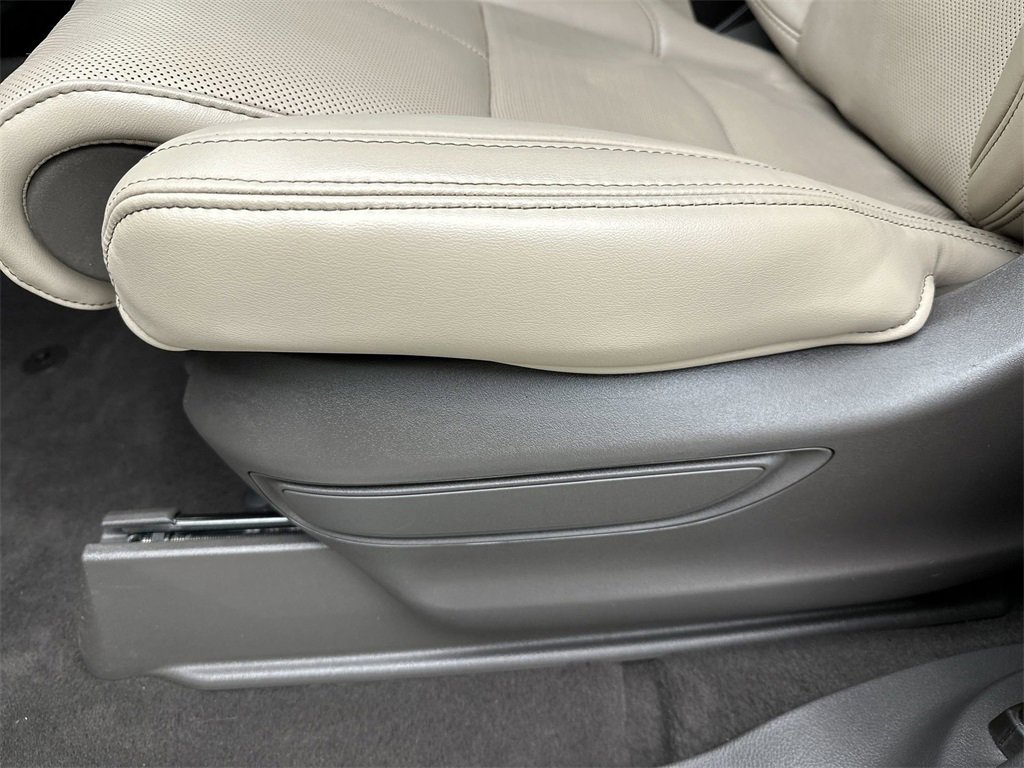 Used 2024 Lincoln Navigator L Reserve image 12