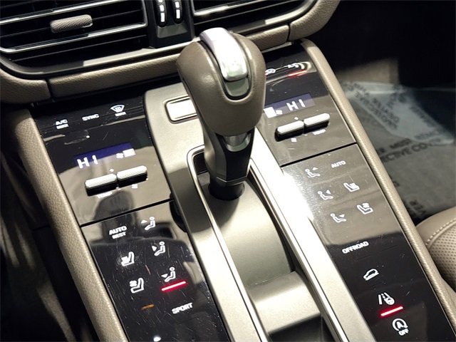 Used 2025 Porsche Macan image 16