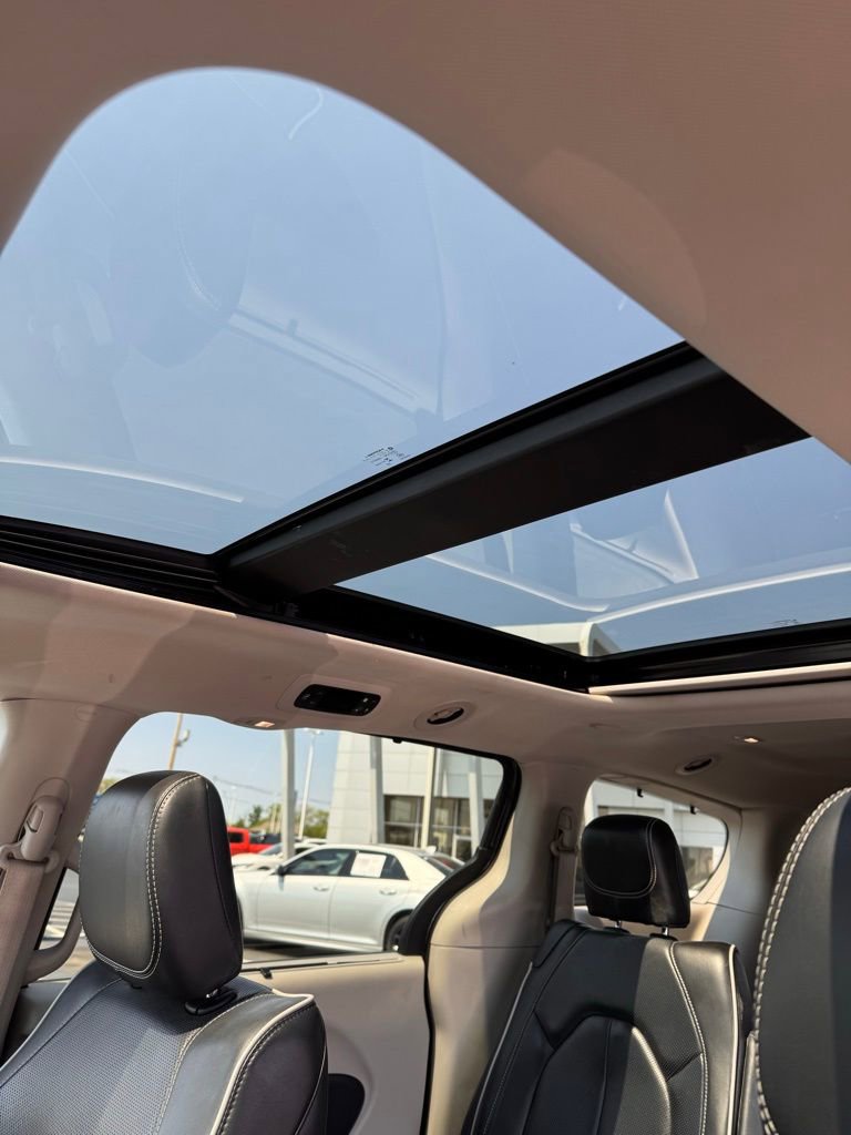 Used 2023 Chrysler Pacifica Limited FWD image 19