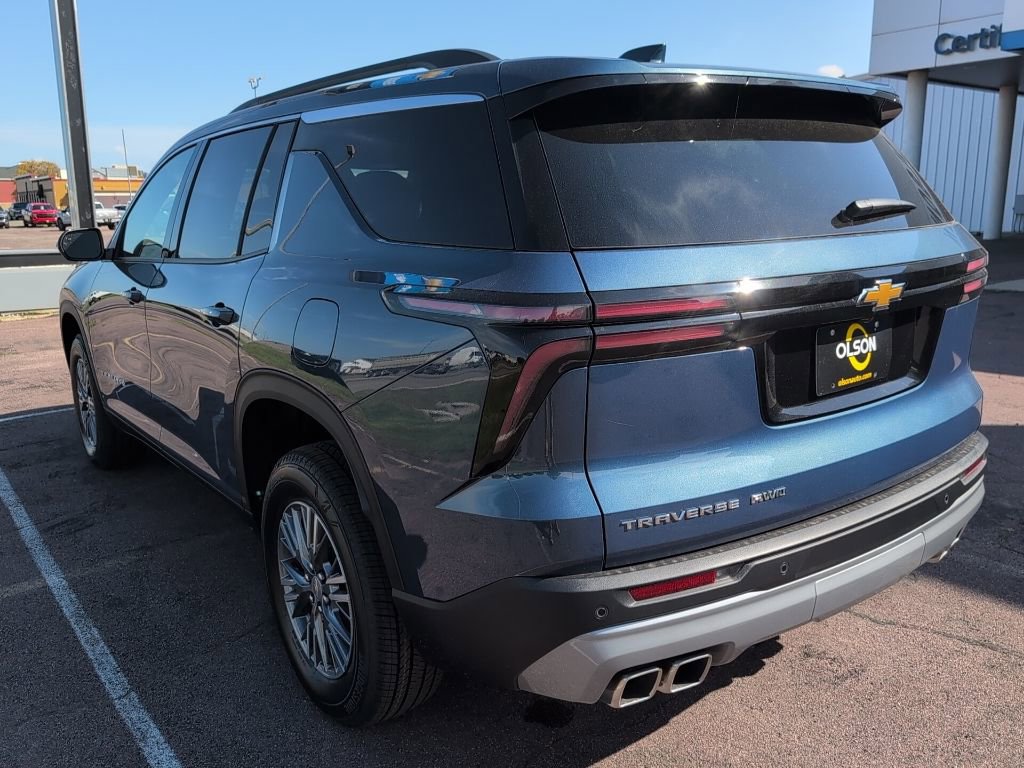New 2026 Chevrolet Traverse LT image 3