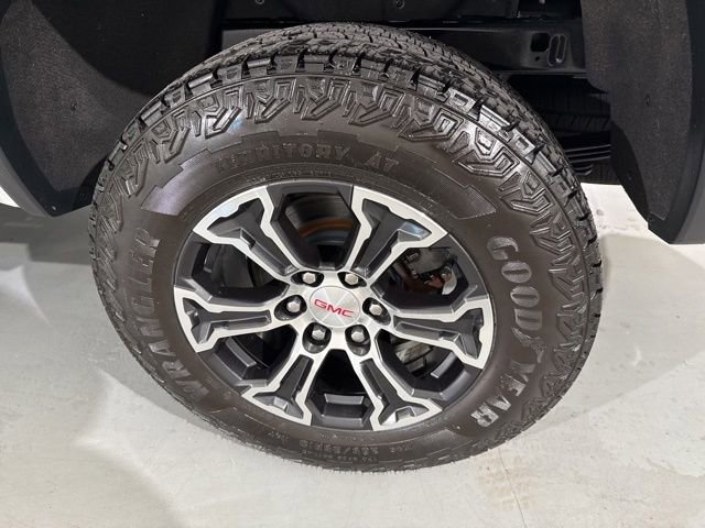 Used 2023 GMC Canyon AT4 image 8