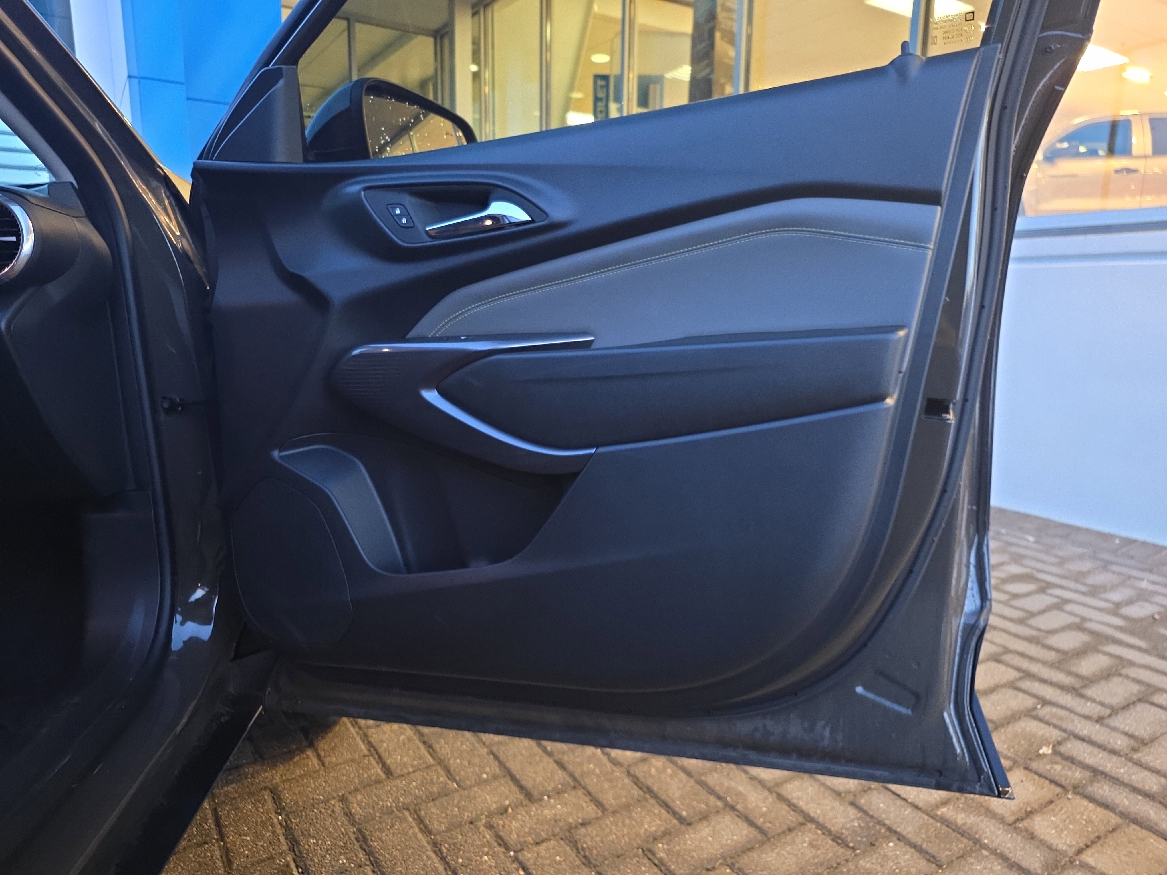 Used 2024 Chevrolet Trax ACTIV w/ Driver Confidence Package image 30