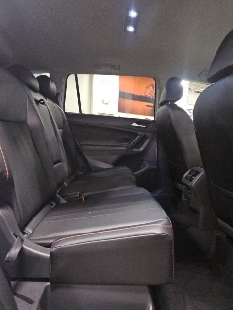 Used 2024 Volkswagen Tiguan Wolfsburg Edition image 40