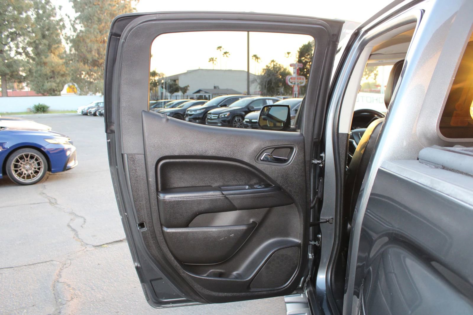 Used 2016 GMC Canyon SLT w/ Driver Alert Package image 14