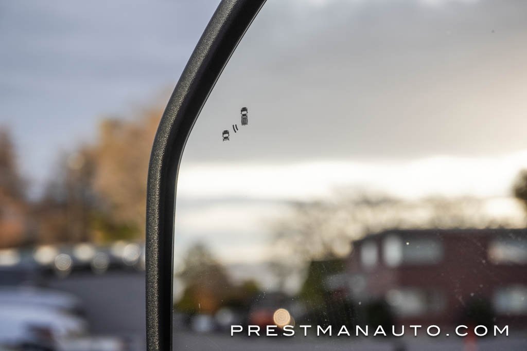 Used 2025 Ford F250 Lariat w/ Chrome Package image 32