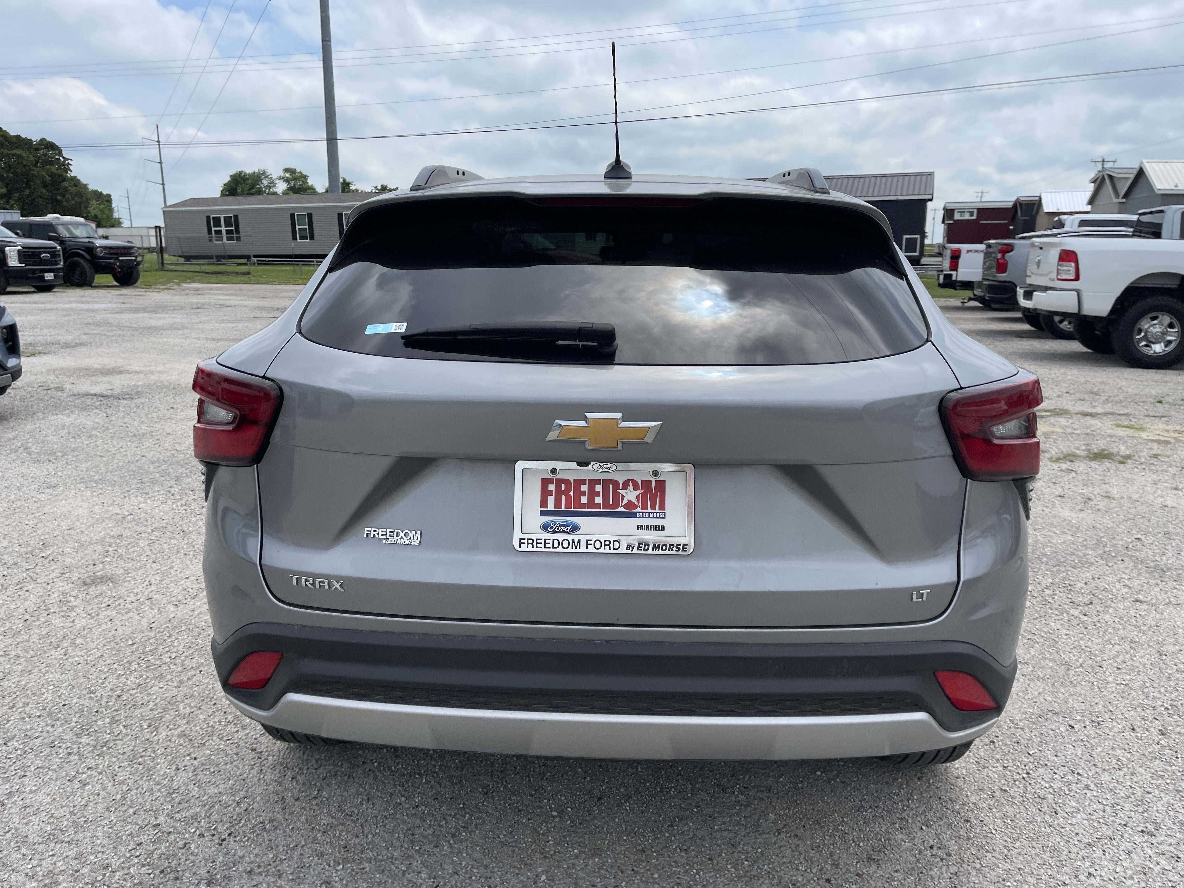 Used 2025 Chevrolet Trax LT FWD image 5
