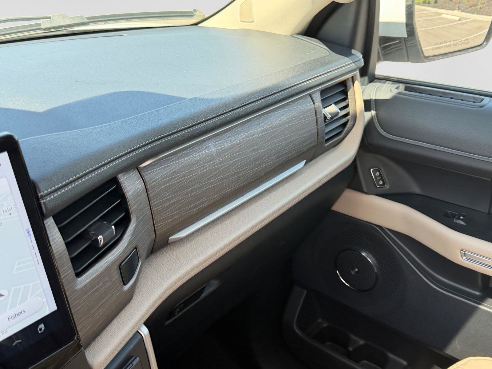 Used 2024 Ford Expedition Max Limited AWD/4WD image 31