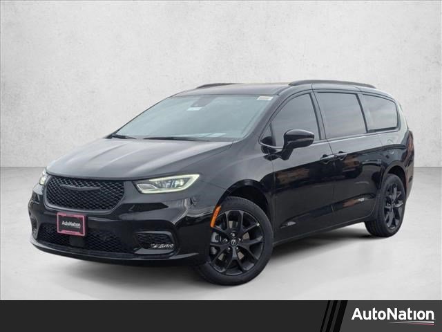 New 2026 Chrysler Pacifica Select w/ S Appearance Package