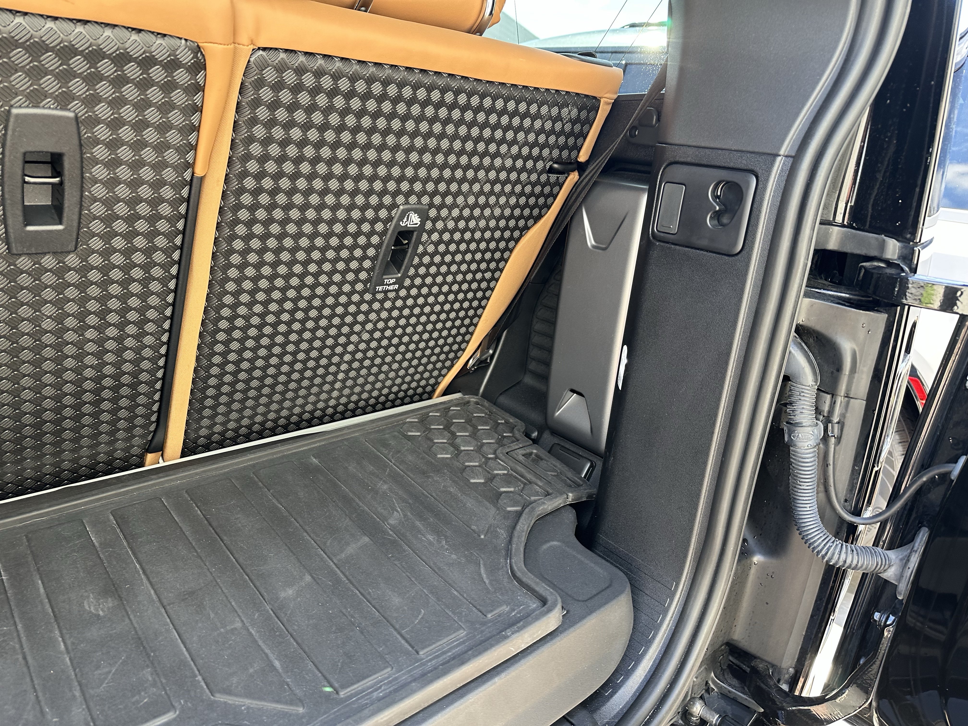 Certified 2024 Land Rover Defender 90 V8 AWD/4WD image 33