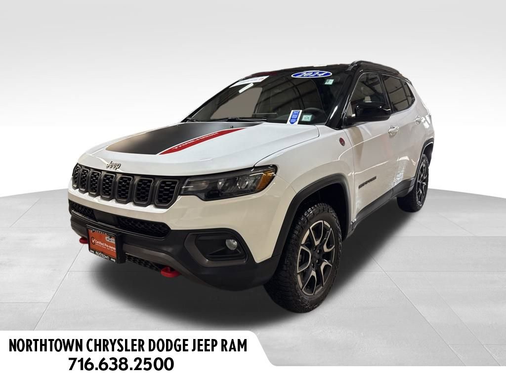 Used 2024 Jeep Compass Trailhawk w/ Trailhawk Convenience Group image 1