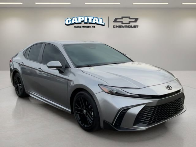 Used 2025 Toyota Camry SE image 7