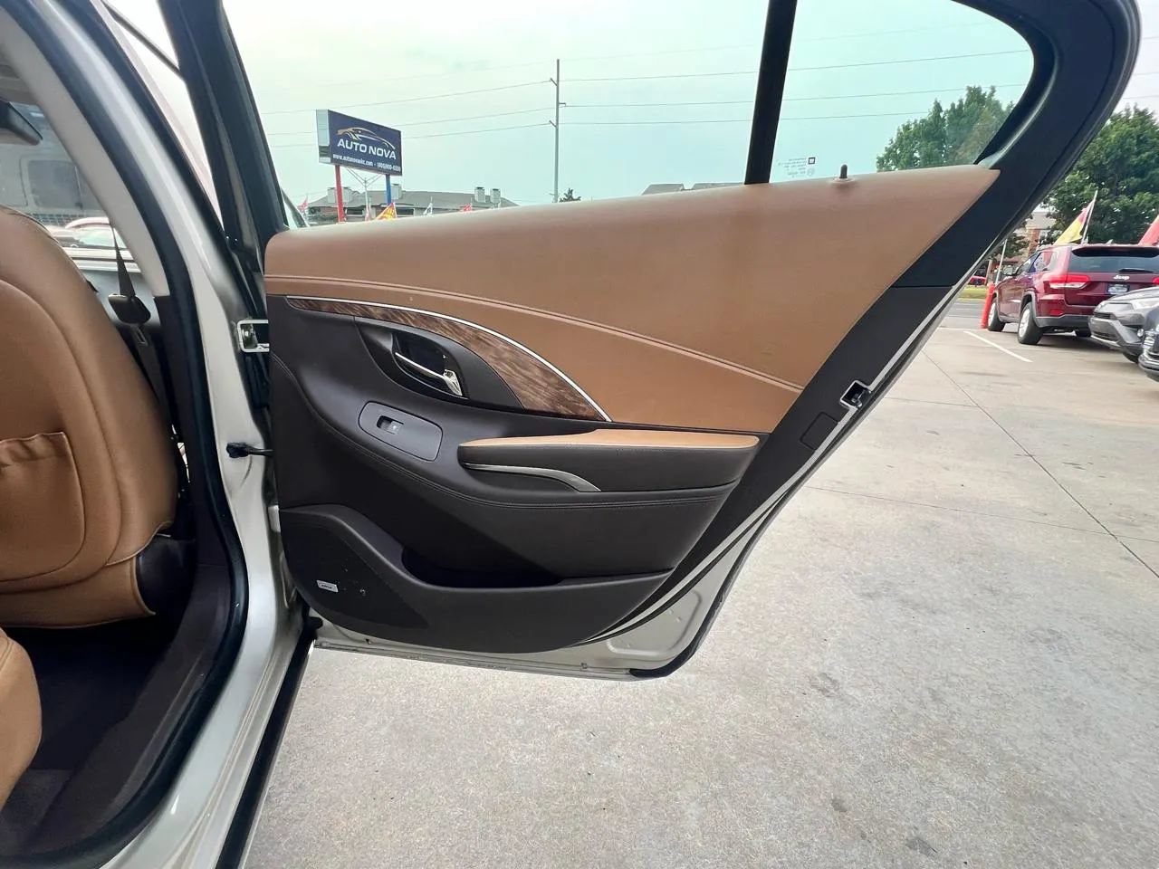 Used 2014 Buick LaCrosse Leather w/ Driver Confidence Package FWD image 32