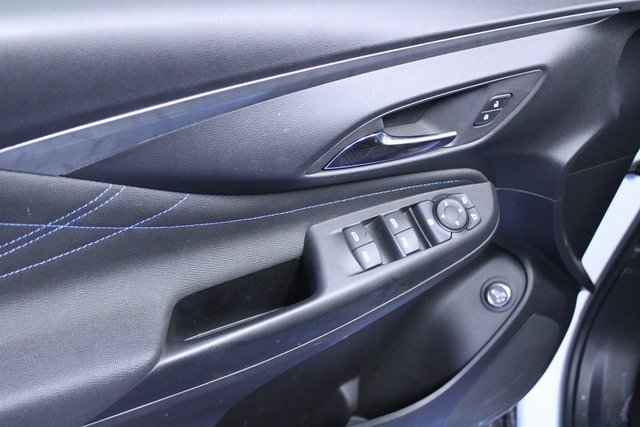 Used 2025 Buick Envista Sport Touring image 11