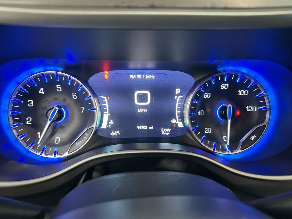 Used 2022 Chrysler Pacifica Touring-L FWD image 12
