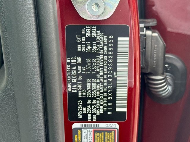 Used 2025 Kia Sorento S image 33