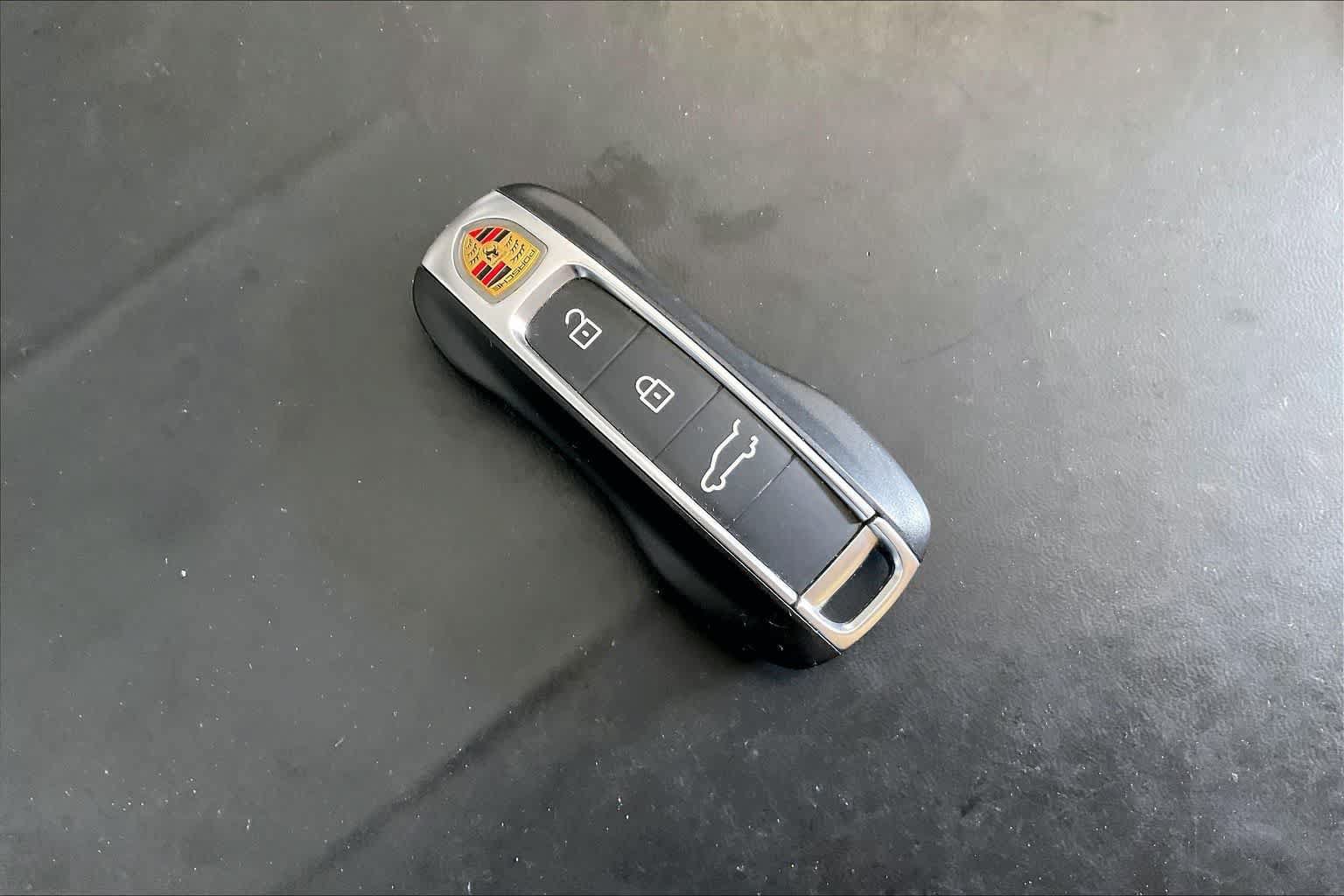 Used 2025 Porsche Cayenne Coupe AWD/4WD image 19
