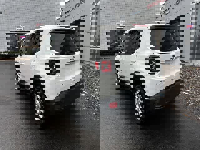 Used 2023 Jeep Renegade Latitude AWD/4WD image 4