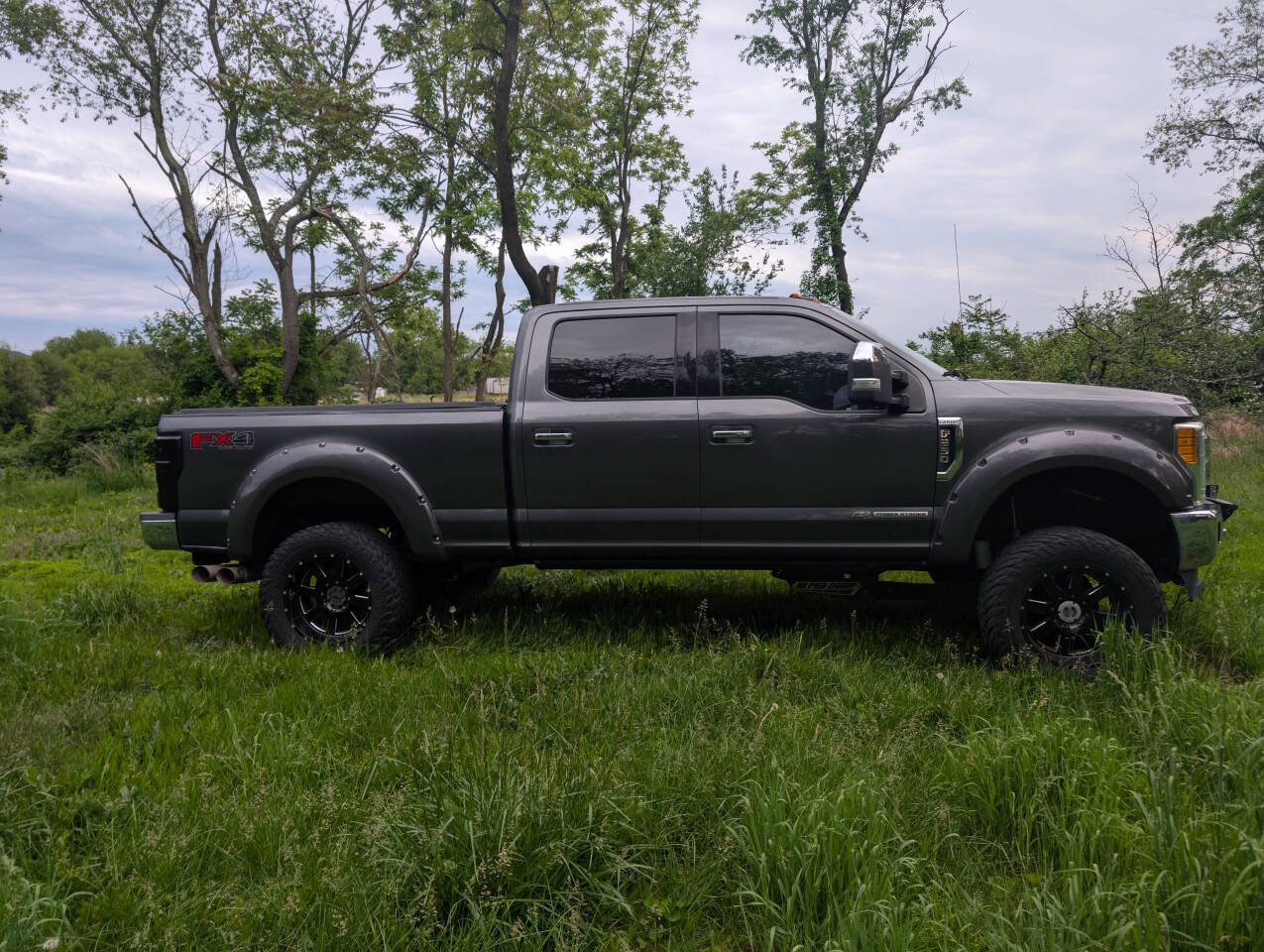 Used 2017 Ford F250 Lariat w/ Chrome Package image 5