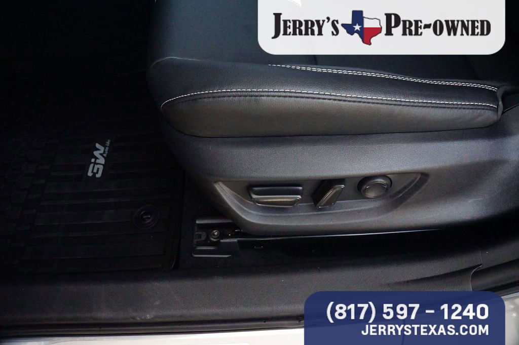 Used 2025 Toyota Camry SE w/ Multimedia Upgrade Package FWD image 19