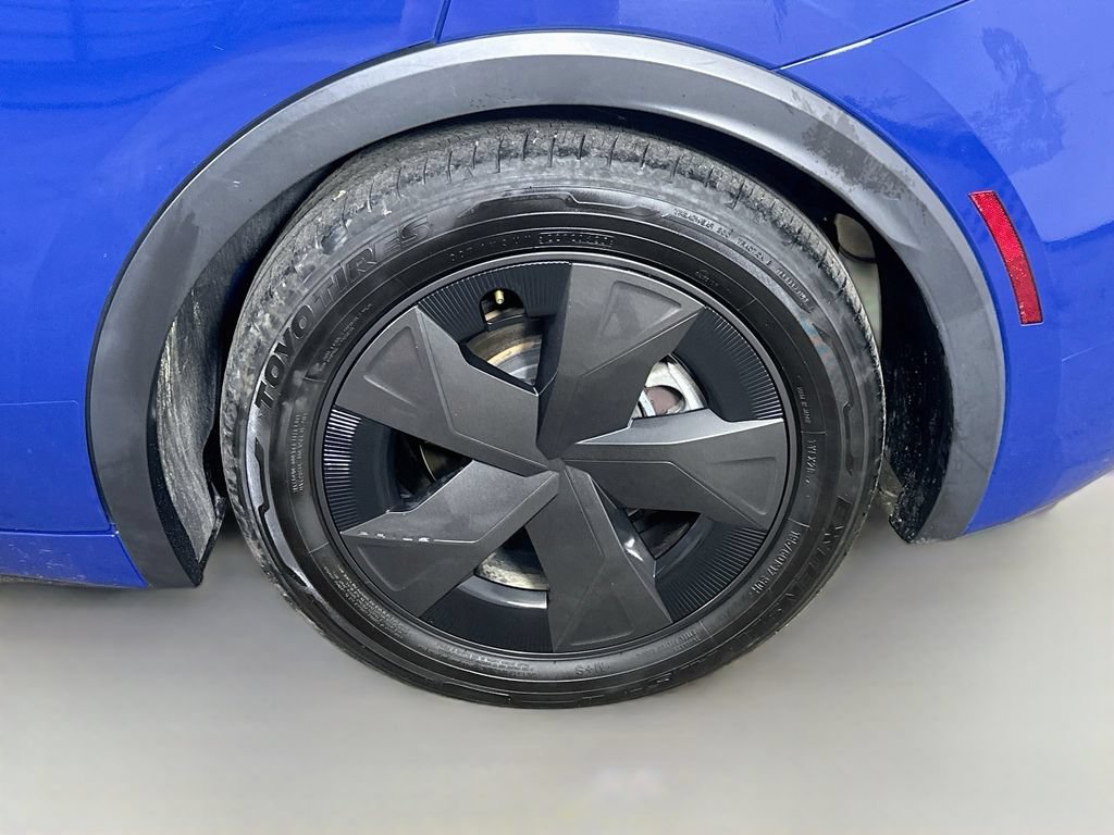 Used 2025 Toyota Prius LE FWD image 6