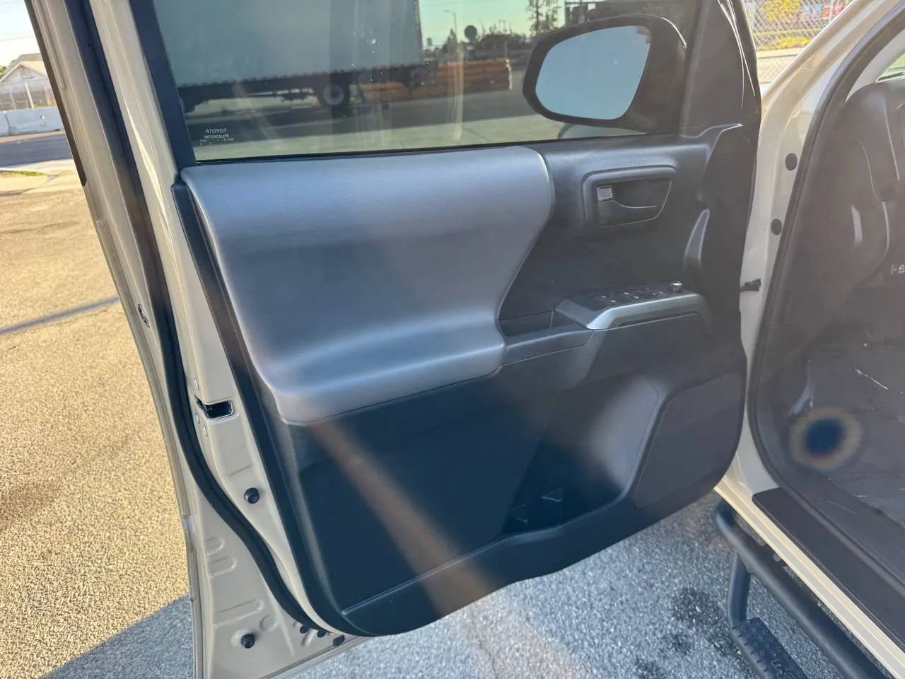 Used 2017 Toyota Tacoma SR5 image 17