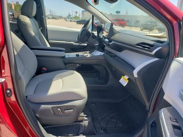 New 2026 Toyota Sienna XLE FWD image 17