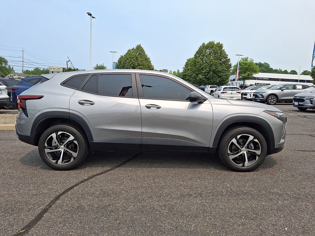 Certified 2024 Chevrolet Trax RS w/ Driver Confidence Package FWD image 10