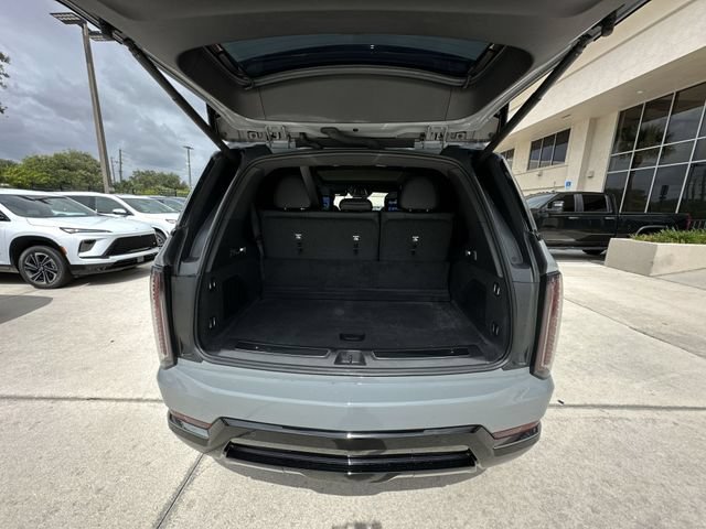 Certified 2026 Cadillac Escalade IQL Sport 1 w/ LPO, ONYX Package AWD/4WD image 33