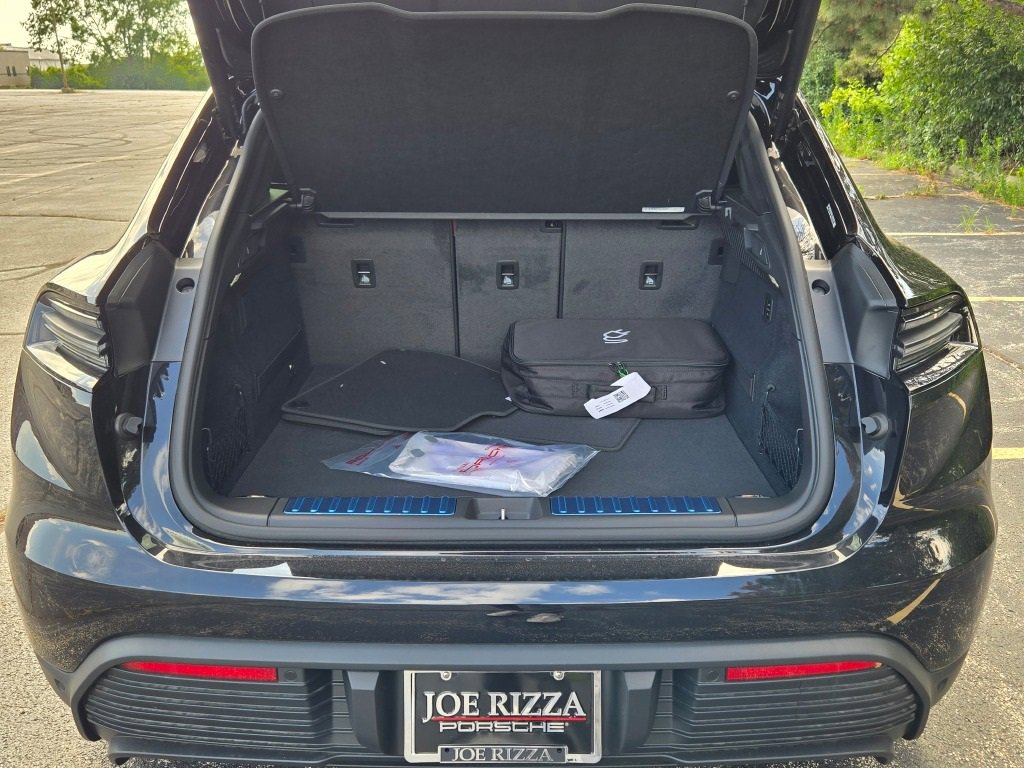 New 2025 Porsche Macan 4S Electric image 15