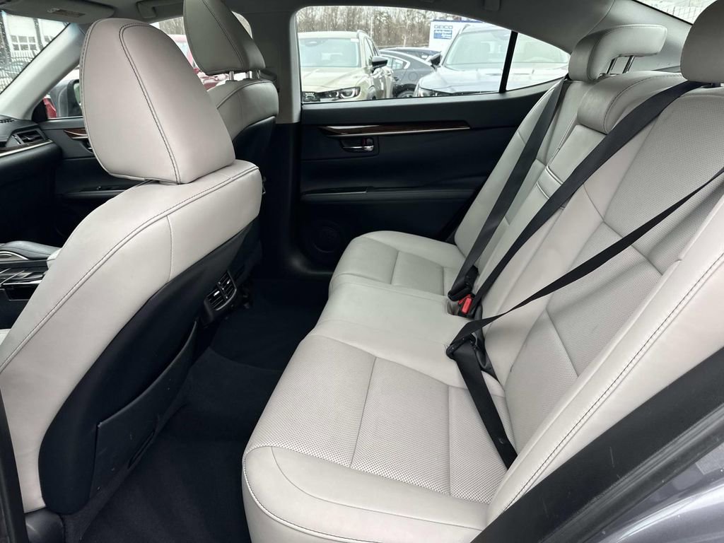 Used 2016 Lexus ES 350 350 w/ Navigation System Package image 27