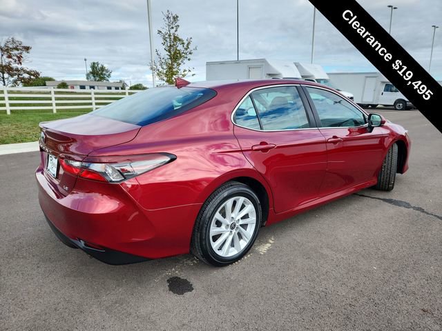 Used 2022 Toyota Camry LE image 9
