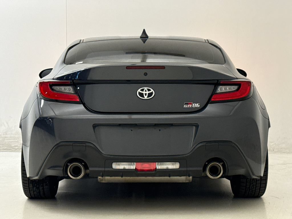 Used 2022 Toyota GR86 RWD image 8