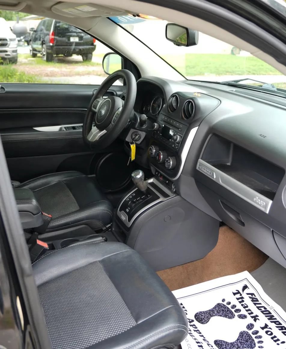 Used 2016 Jeep Compass Latitude FWD image 11