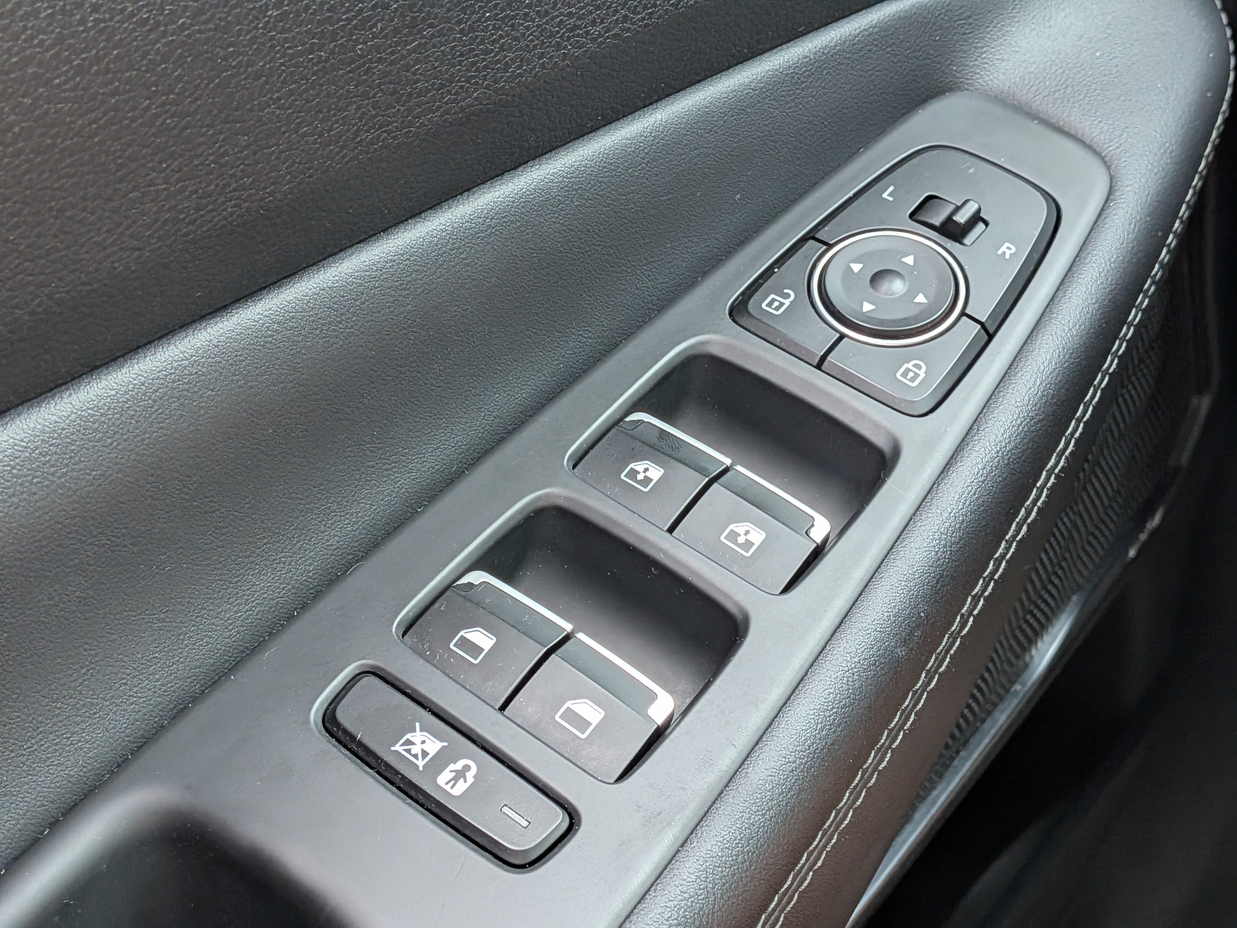 Used 2020 Hyundai Santa Fe Limited FWD image 23