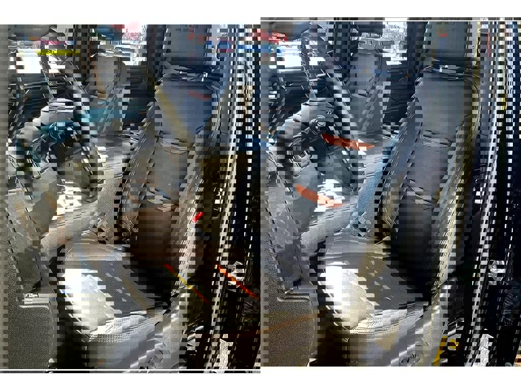 Used 2024 GMC Sierra 2500 AT4 image 28