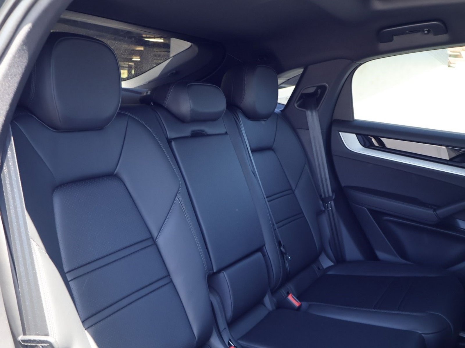 New 2026 Porsche Cayenne Coupe AWD/4WD image 23