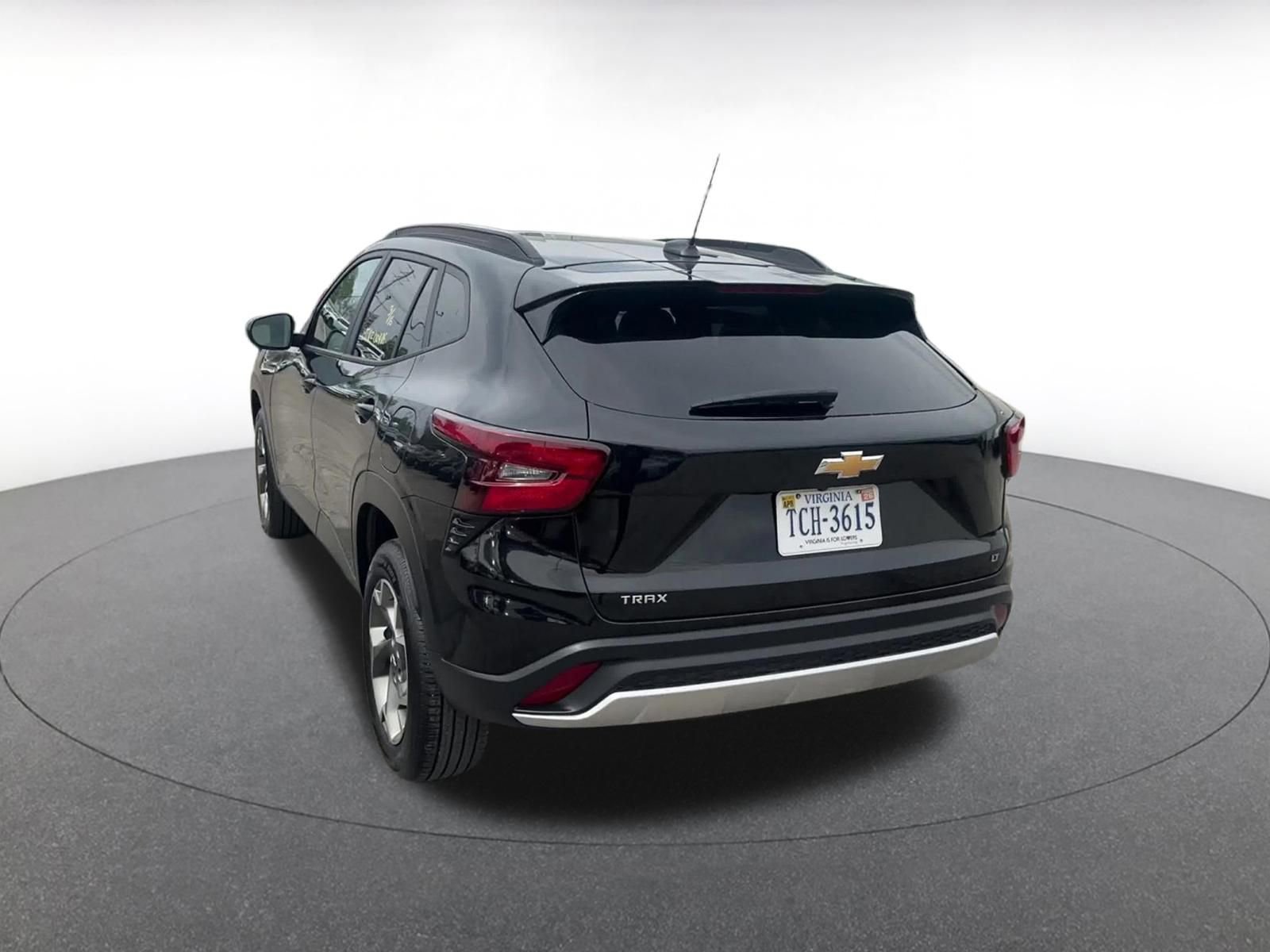 Used 2025 Chevrolet Trax LT image 11
