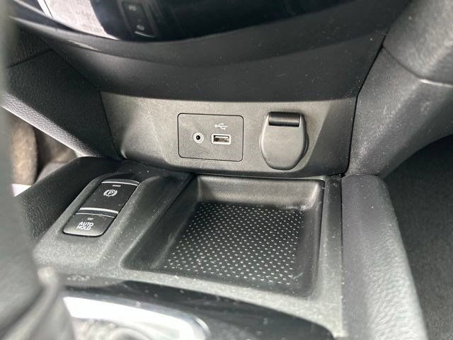 Used 2019 Nissan Rogue AWD image 35