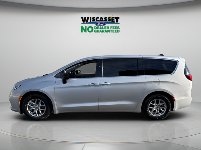 Used 2024 Chrysler Pacifica Touring-L FWD video 2