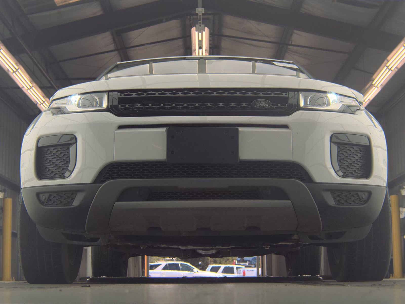 Used 2019 Land Rover Range Rover Evoque SE AWD/4WD image 4