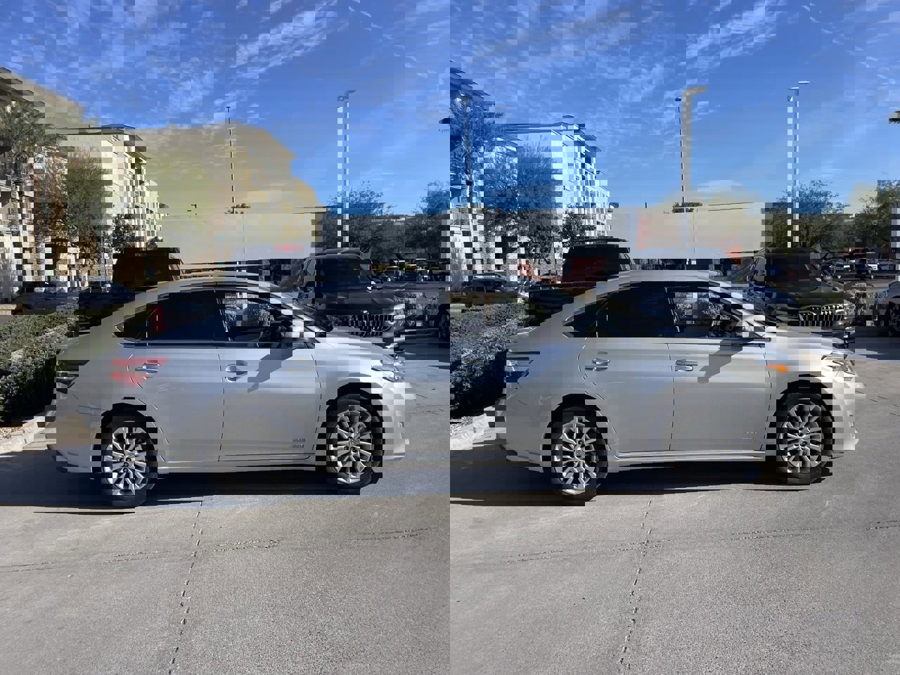 Used 2013 Toyota Avalon XLE Premium image 3