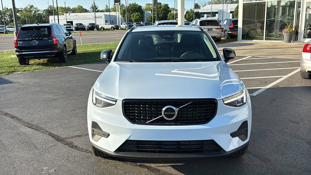 New 2026 Volvo XC40 B5 Core w/ Protection Package Premier AWD/4WD image 5